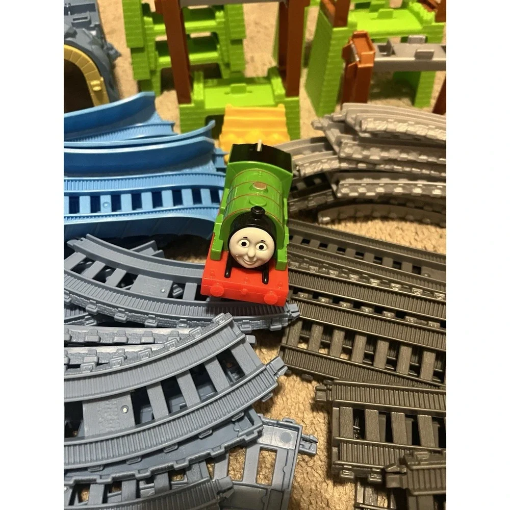 Thomas & Friends Track Master 6-in-1 Builder Set Motorized Percy Engine